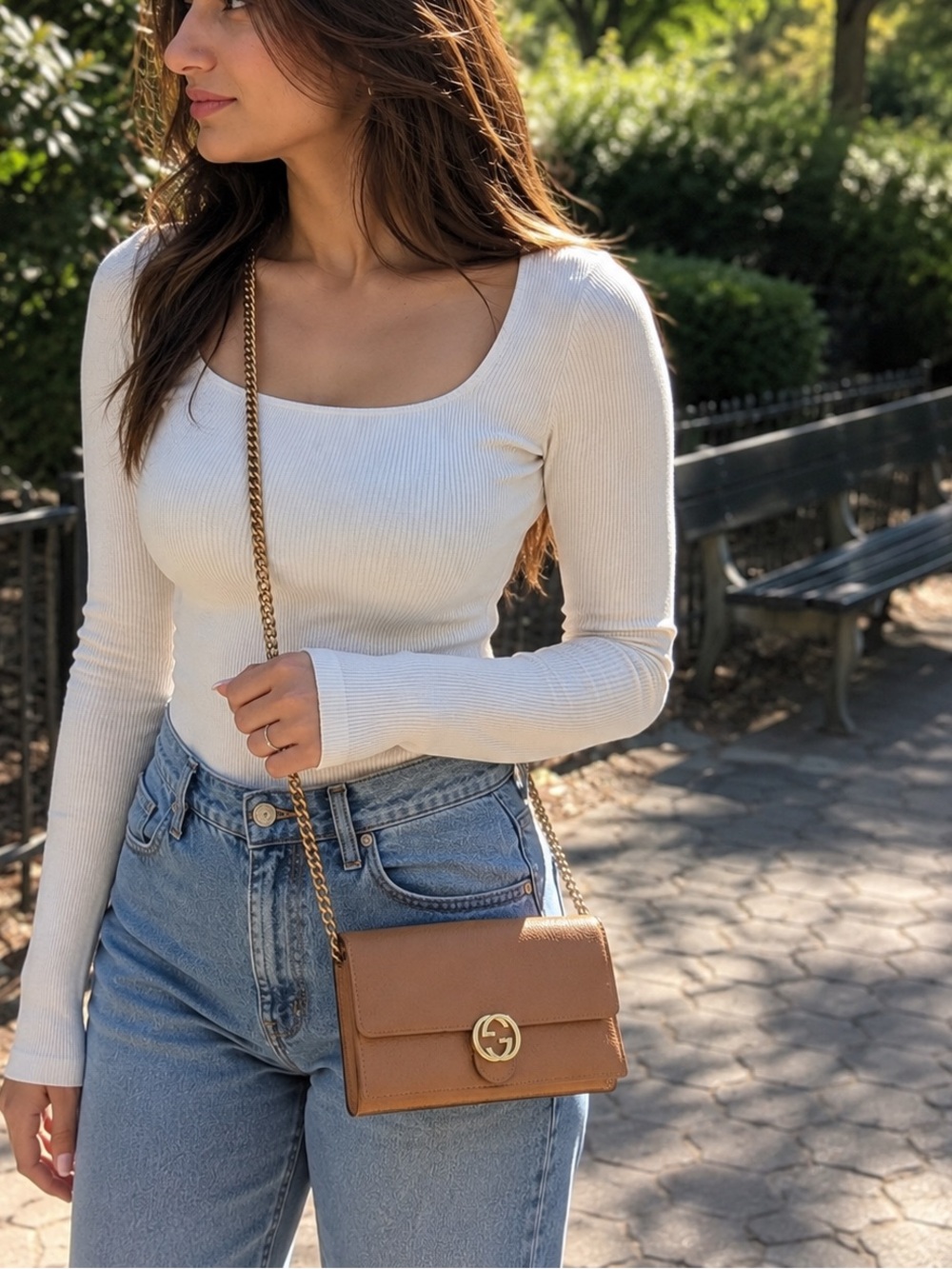 Gucci interlocking Leather Chain Crossbody with Gold GG